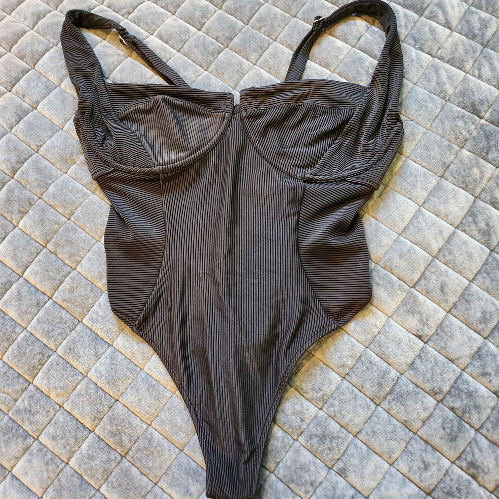 Stylish Black Ribbed One-Piece Swimsuit Size Xl